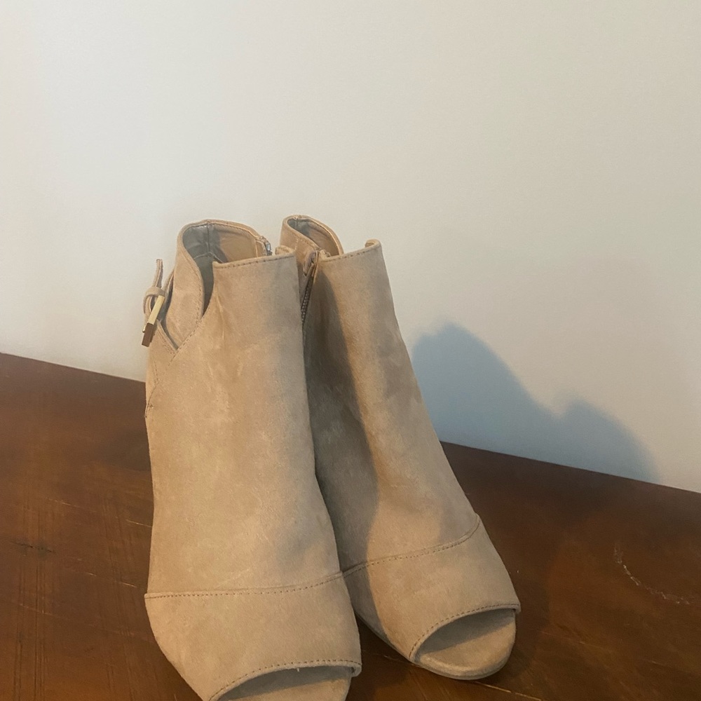 Size 6 Apt 9 booties